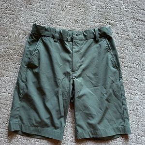 Boys Vineyard Vines performance shorts size 10